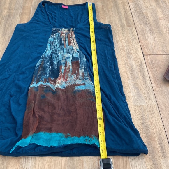 Save The Queen - Sleeveless Top - Picture 10 of 15